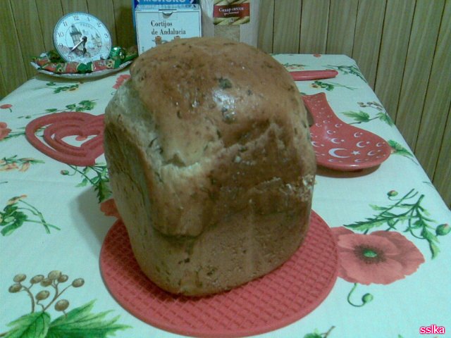 Pan de bocadillo (con queso, eneldo y salami) (panificadora)