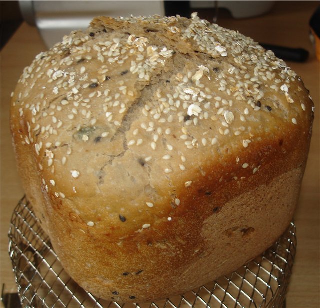 Wheat-buckwheat bread with poppy seeds, flax seeds, walnuts