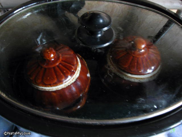 Paté de hígado en una olla, hervido al baño María