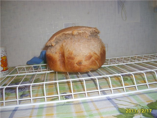 Wheat-buckwheat bread with poppy seeds, flax seeds, walnuts