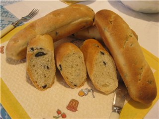 Baguettes met olijven en rozemarijn