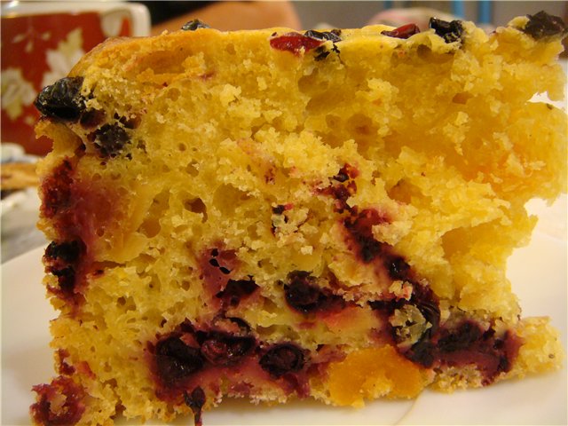 Imburrare il pane con la pasta madre in una macchina per il pane