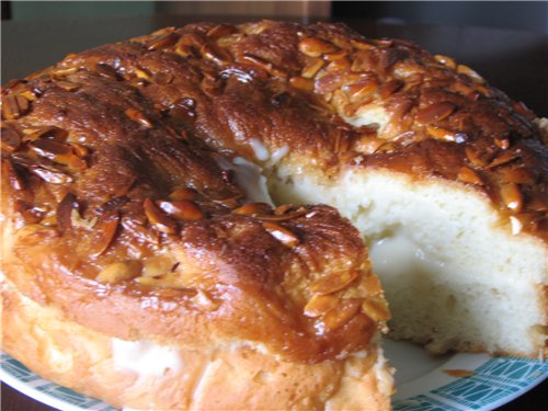 Pastel de crema con picadura de abeja