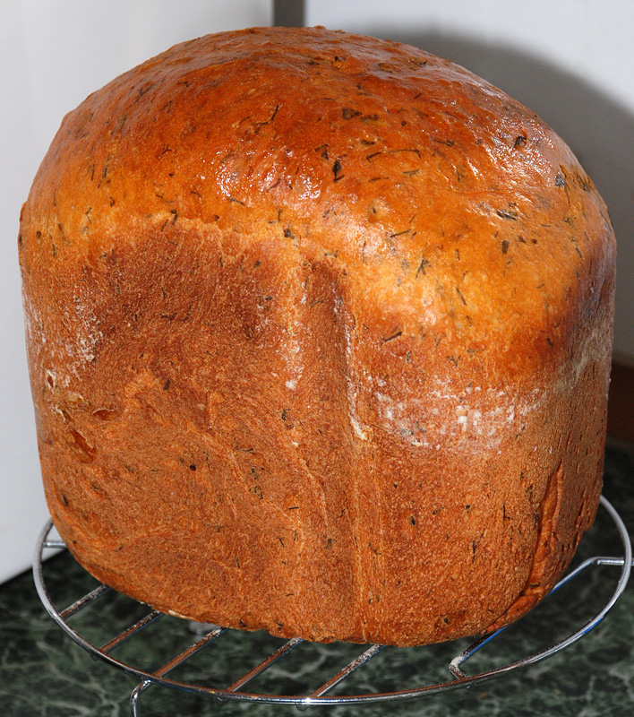 Pan de huevo y tomate con hierbas frescas (panificadora)