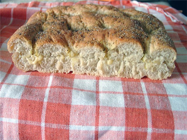 Focaccia z suszonymi ziołami i parmezanem z Palermo.