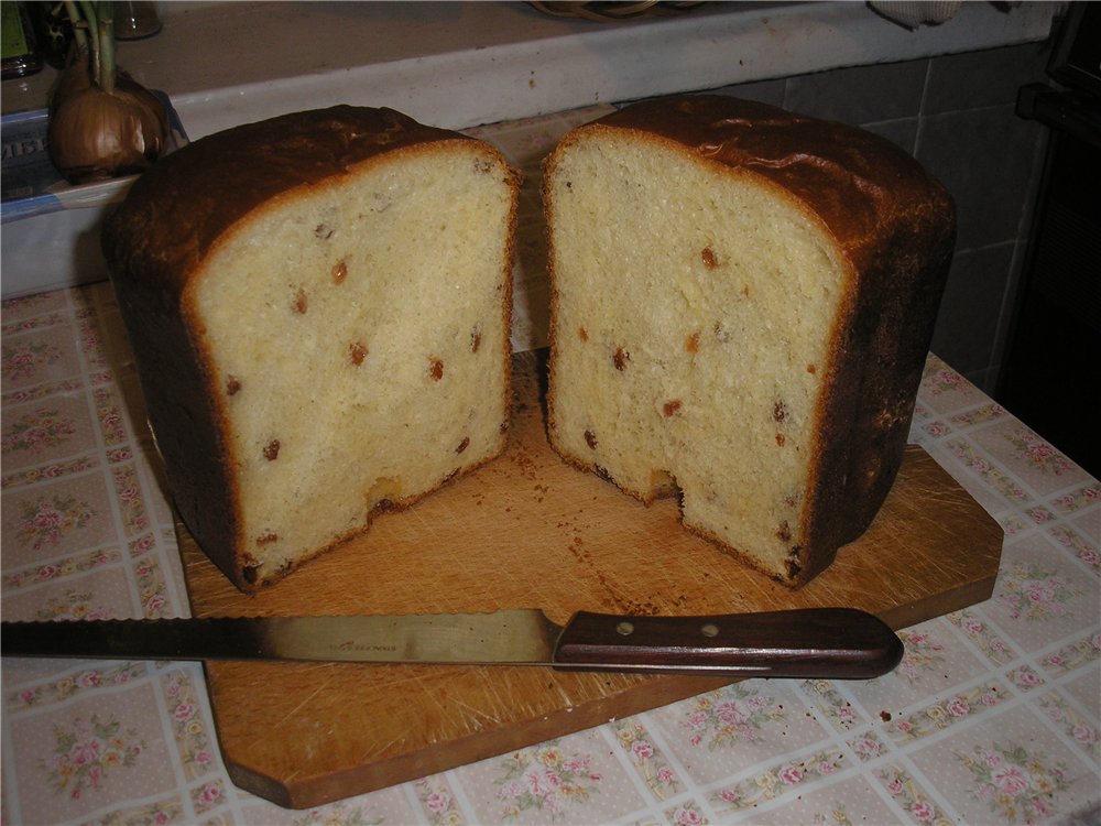 Kulich in een broodbakmachine