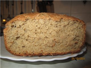 Pan de centeno y trigo simple en una panificadora