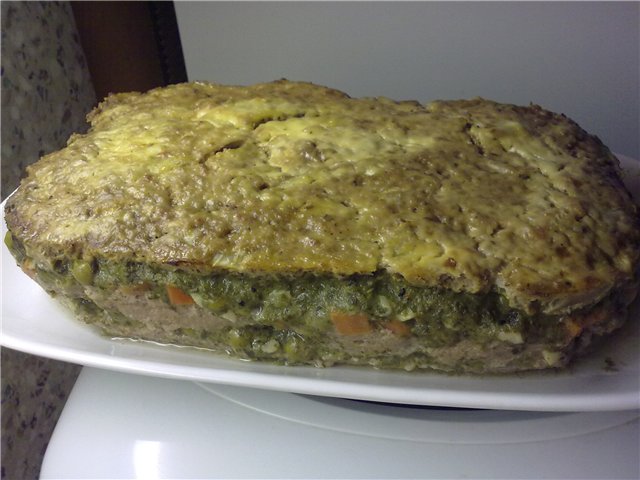 Pastel de carne con guisantes y zanahorias