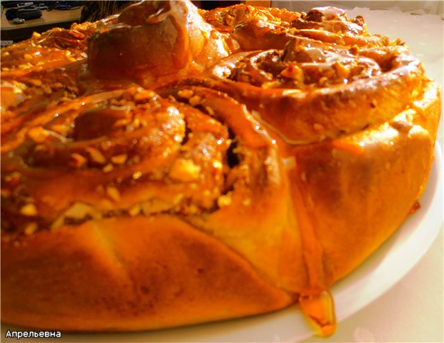 Pastel "Rosas de almendra en caramelo"