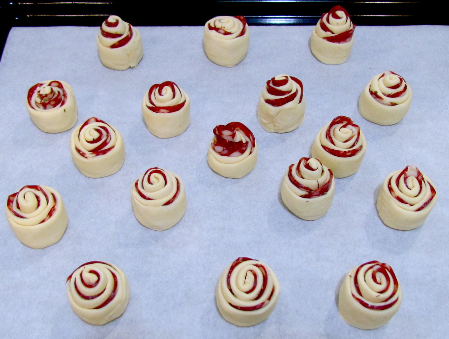 Roses de salsitxa en pasta de full (forn)