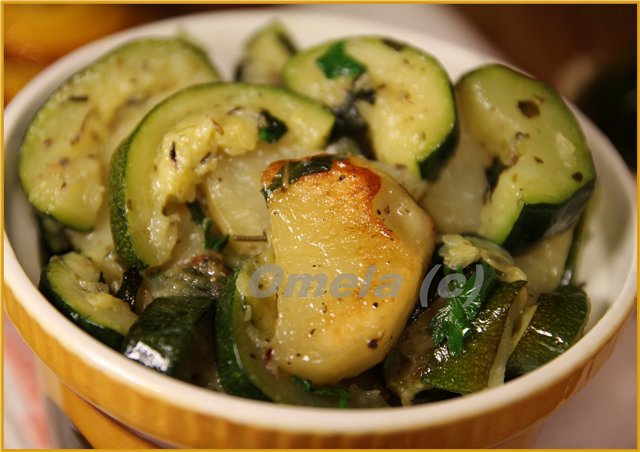 Courgette en aardappelsalade met munt