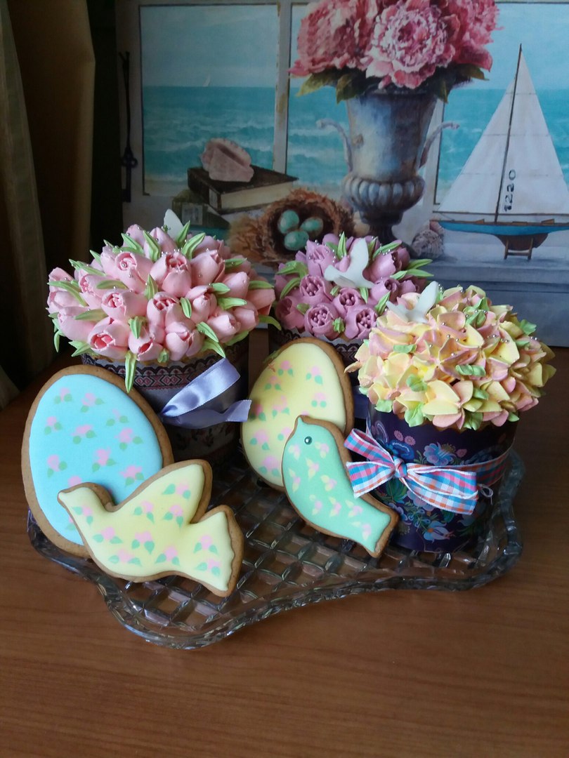 Examples of decorating Easter cakes and Easter