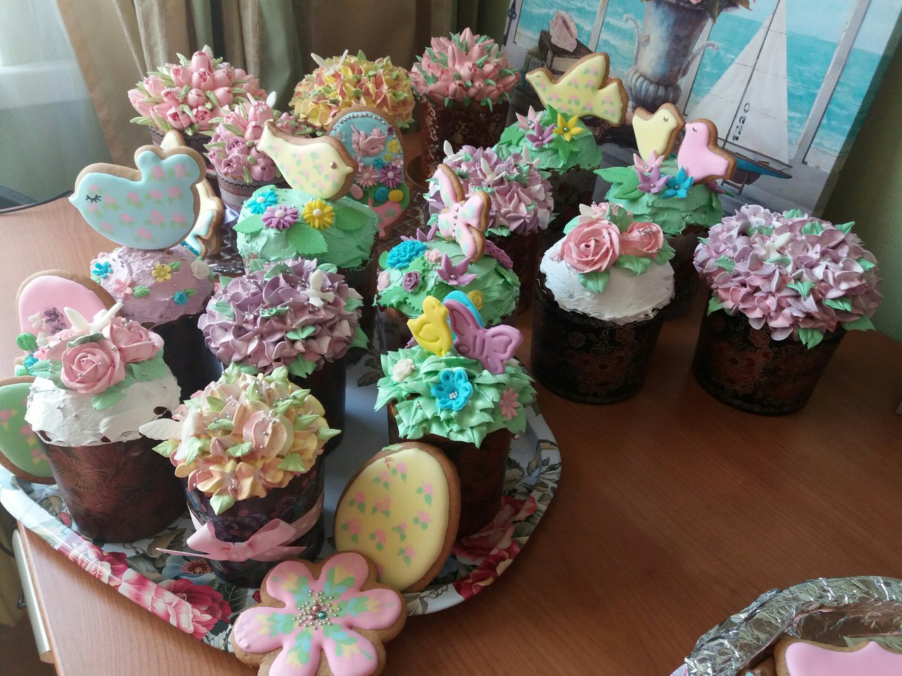 Examples of decorating Easter cakes and Easter