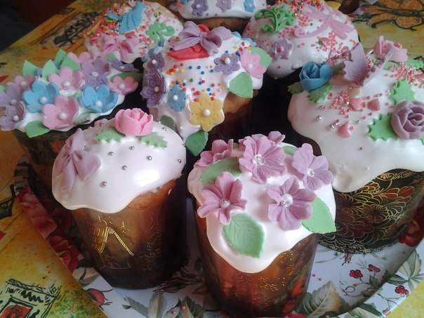 Examples of decorating Easter cakes and Easter