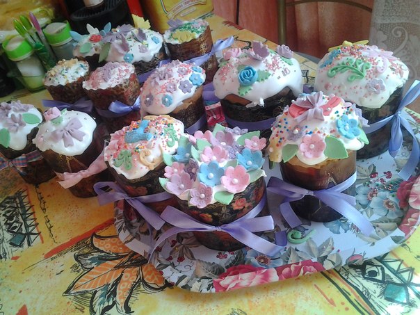 Examples of decorating Easter cakes and Easter