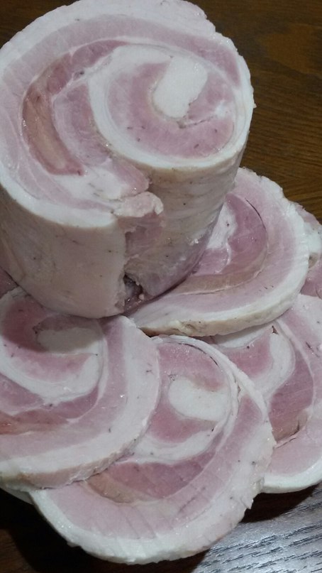 Homemade ham (collection of recipes for a ham maker)