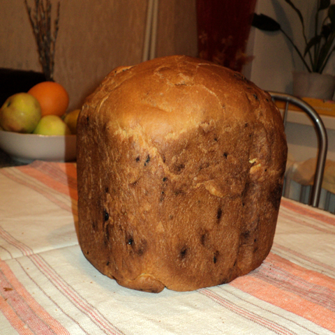 Easter cake with raisins