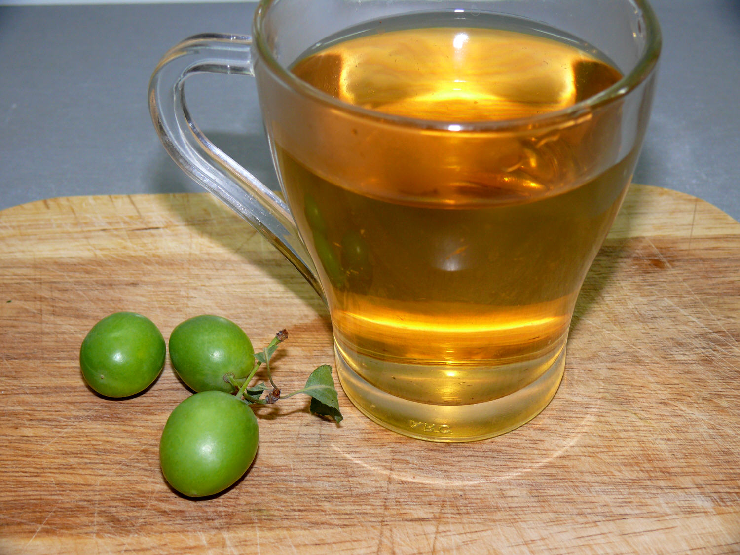 Té fermentado elaborado con hojas de jardín y plantas silvestres (clase magistral)