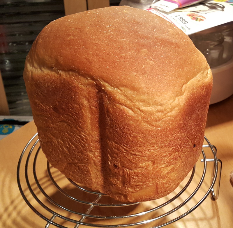 Pane di grano con fiocchi di patate (macchina per il pane)