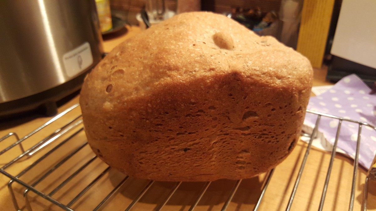 Tinapay na may mga caraway seed at pasas (oven)