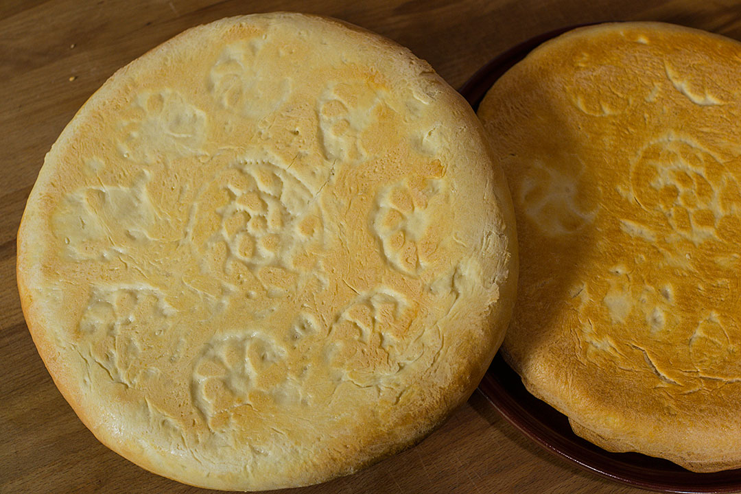 Hoe bak je een Oezbeekse flatbread in een conventionele oven?