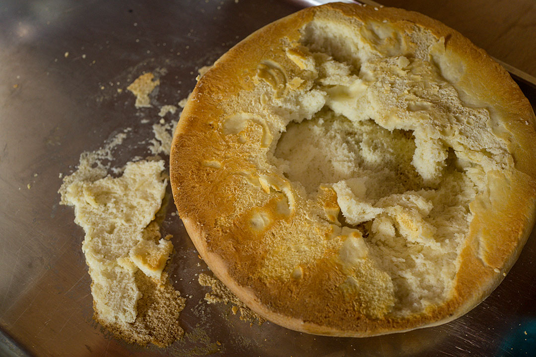 ¿Cómo hornear un pan plano uzbeko en un horno convencional?