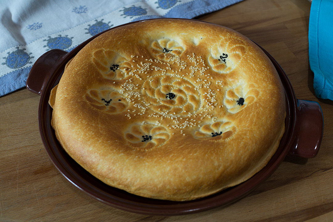 Hoe bak je een Oezbeekse flatbread in een conventionele oven?