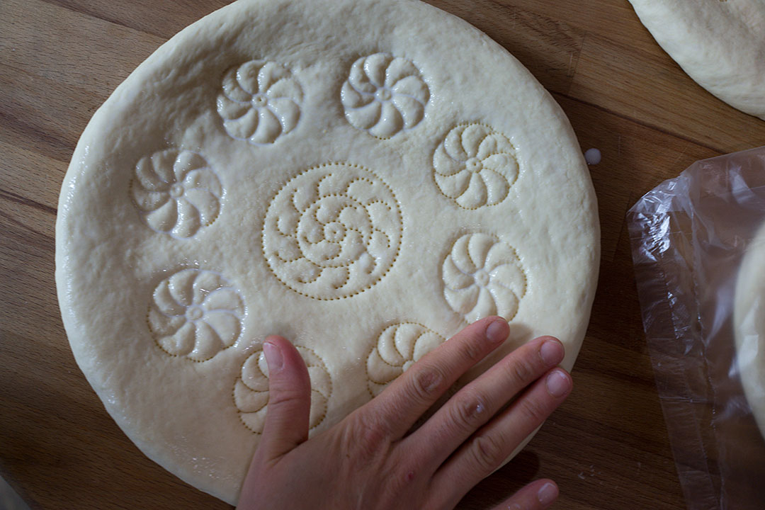 Hoe bak je een Oezbeekse flatbread in een conventionele oven?