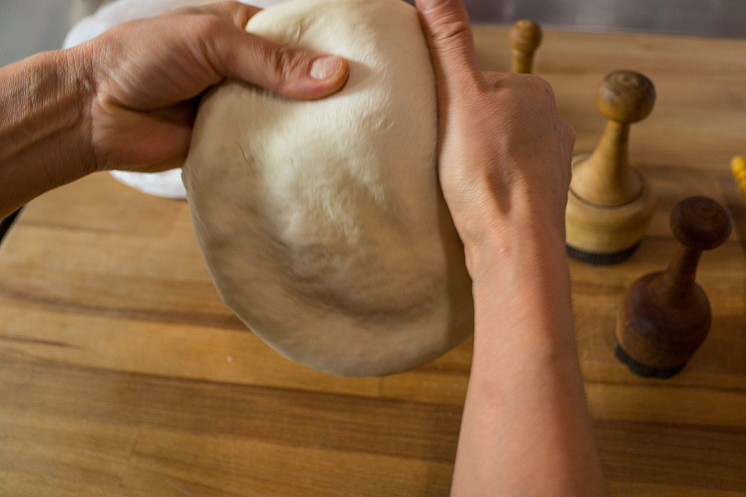 Hoe bak je een Oezbeekse flatbread in een conventionele oven?