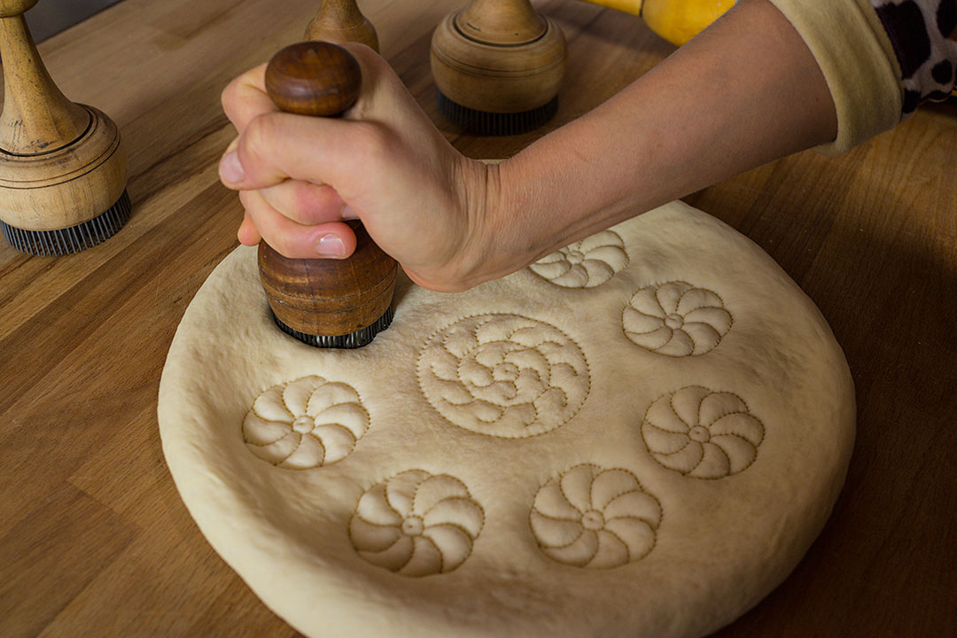 Hoe bak je een Oezbeekse flatbread in een conventionele oven?