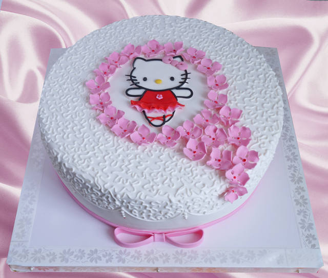 Hello Kitty Cakes