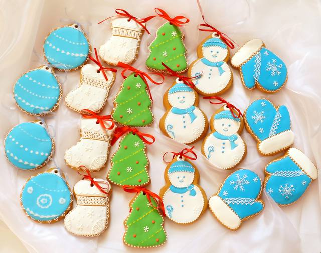 We decorate gingerbread cookies, cookies