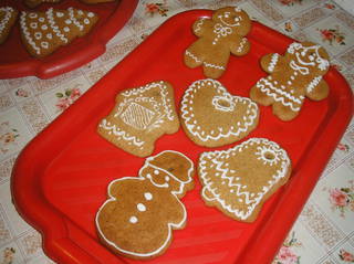 Pinalamutian namin ang cookies ng gingerbread, cookies