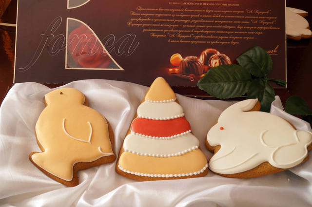 Pinalamutian namin ang cookies ng gingerbread, cookies