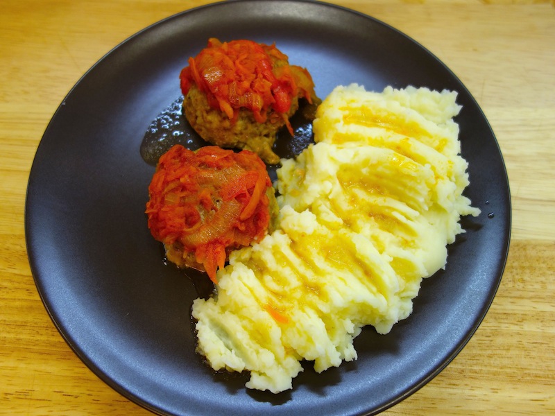 Gehaktballetjes in tomatensaus met groenten