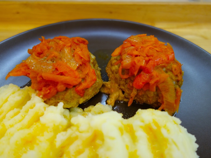 Gehaktballetjes in tomatensaus met groenten