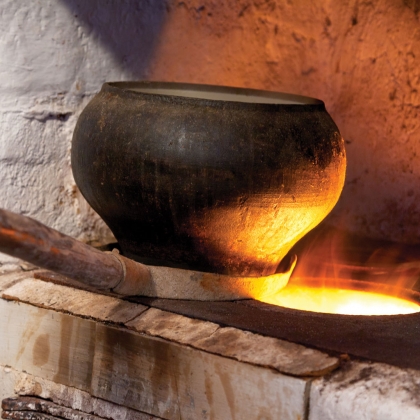 Una piccola pentola di ferro, una pentola magica. L'eternità in cucina