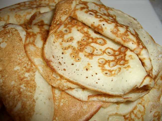 Mga pancake na may kefir at vodka