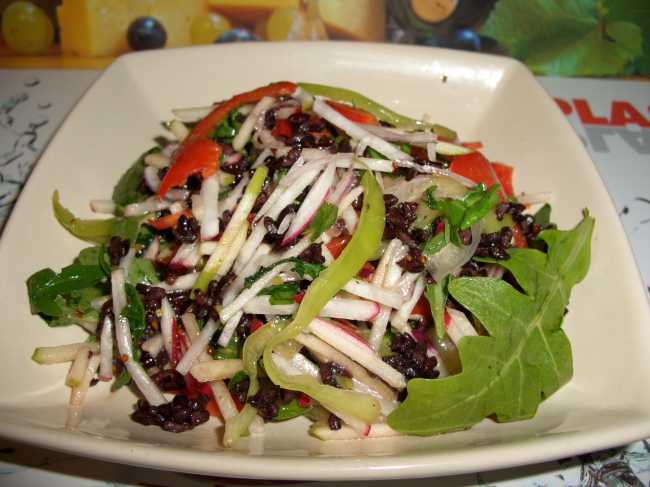 Ensalada de verduras MEZCLA con arroz negro