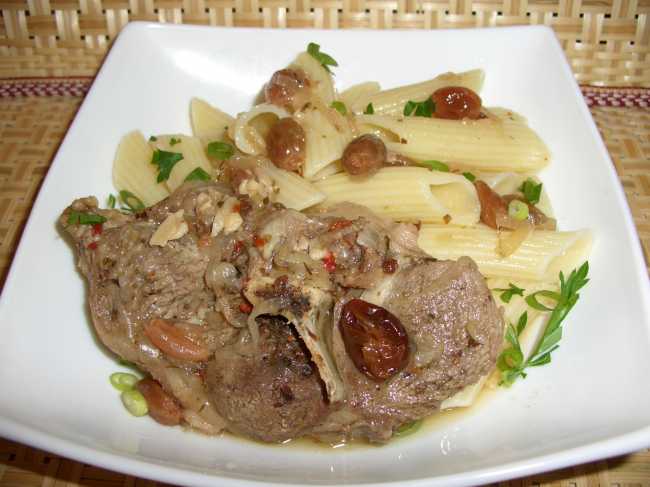 Lamb in Madeira sauce with raisins (Cuckoo 1054)