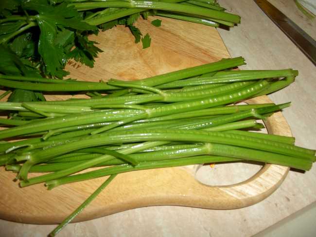 Dried celery