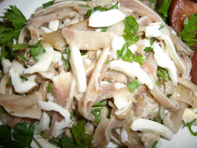 Pork ears salad in egg sauce