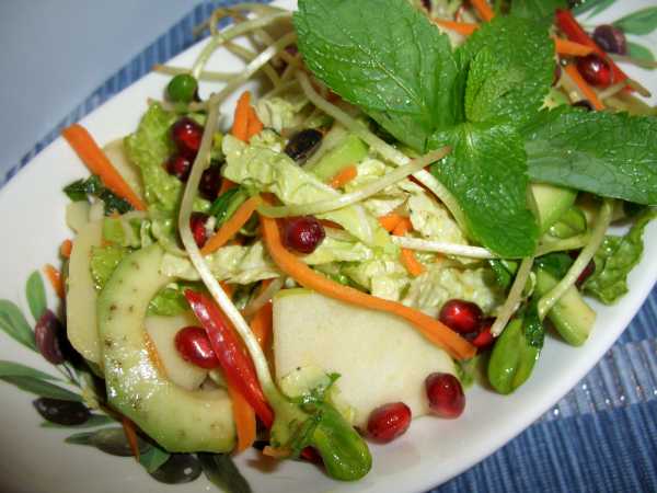 Salad bắp cải bắc kinh và mầm hướng dương