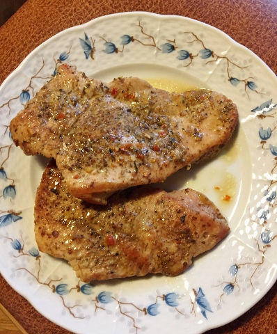 Mga steak ng fillet ng dibdib ng Turkey (multicooker Bork U701)