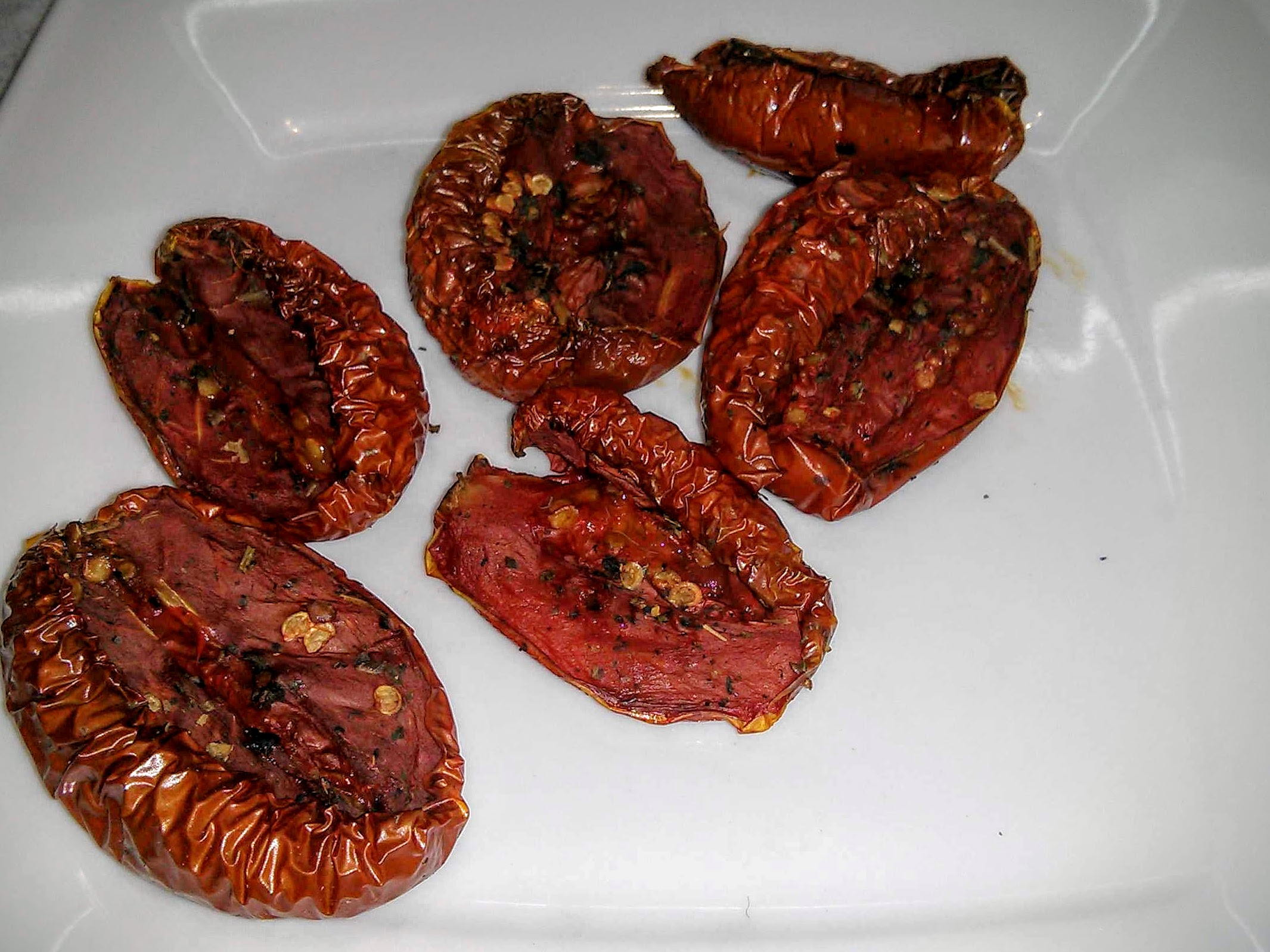 Pomodori secchi al forno in olio profumato (cottura e conserve)