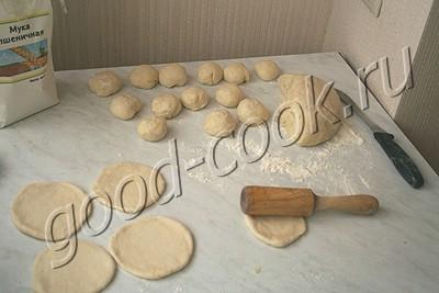 Rolling pins and scrapers for dough