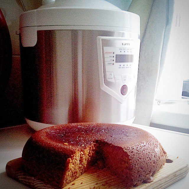 Stadler Bumuo ng multicooker honey cake