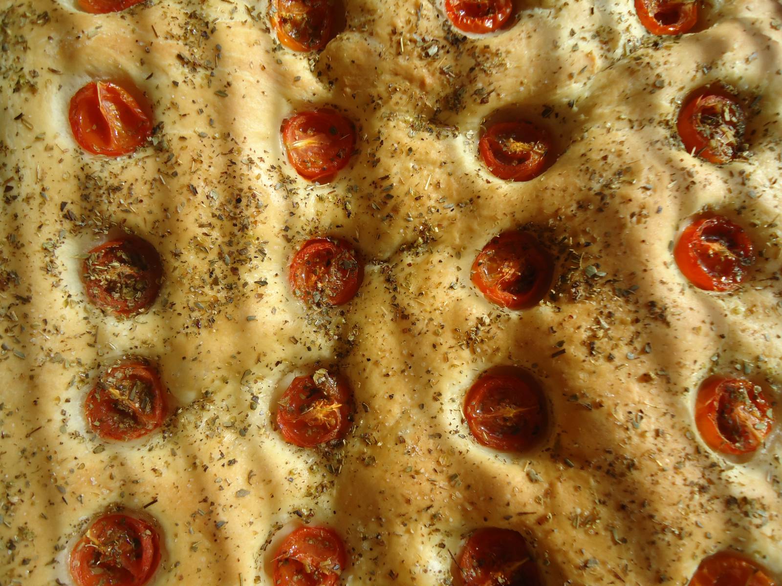 Focaccia z pomidorami i oregano