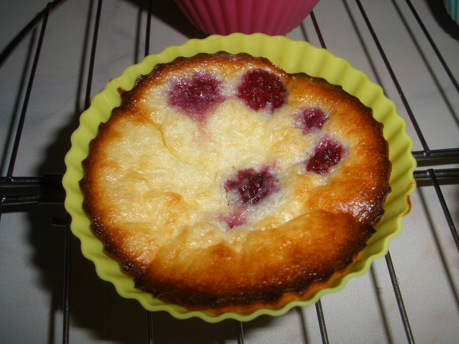 Cazuela con frutos rojos o plátano