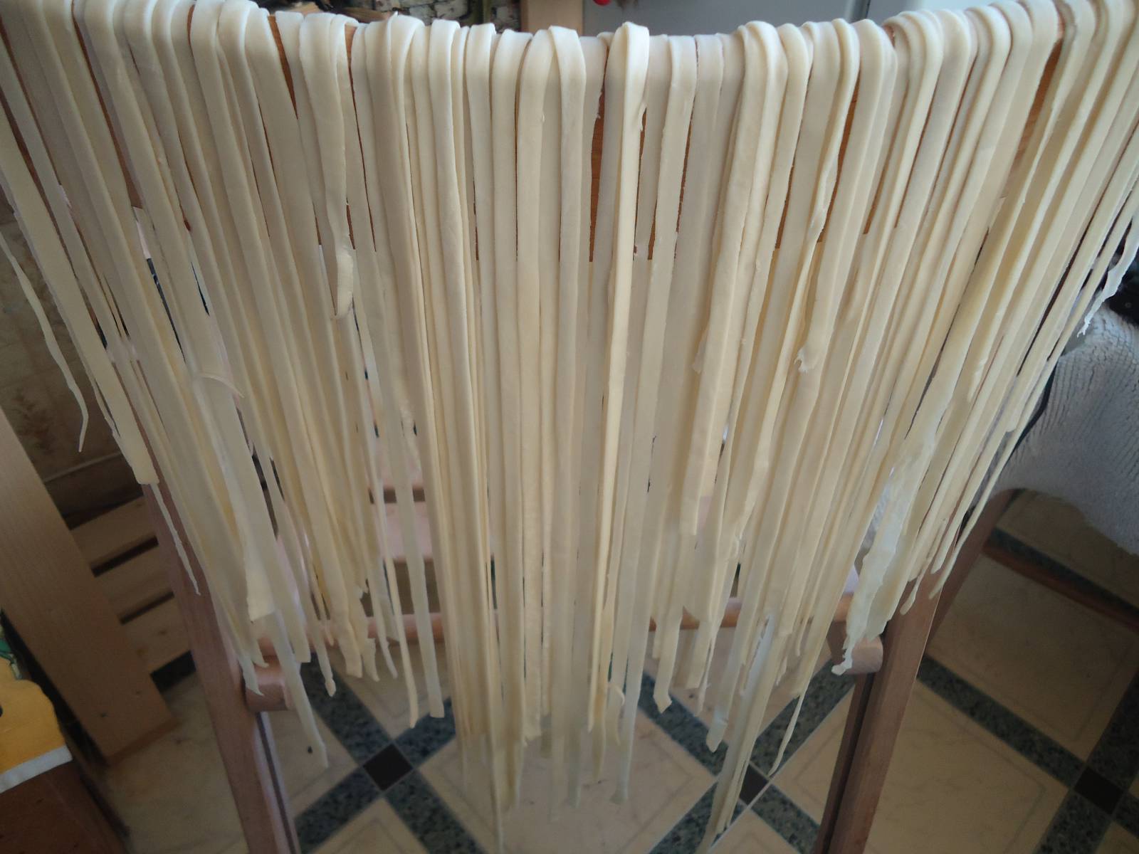 Tagliatelle fatte in casa, ravioli e tutto il necessario per prepararli